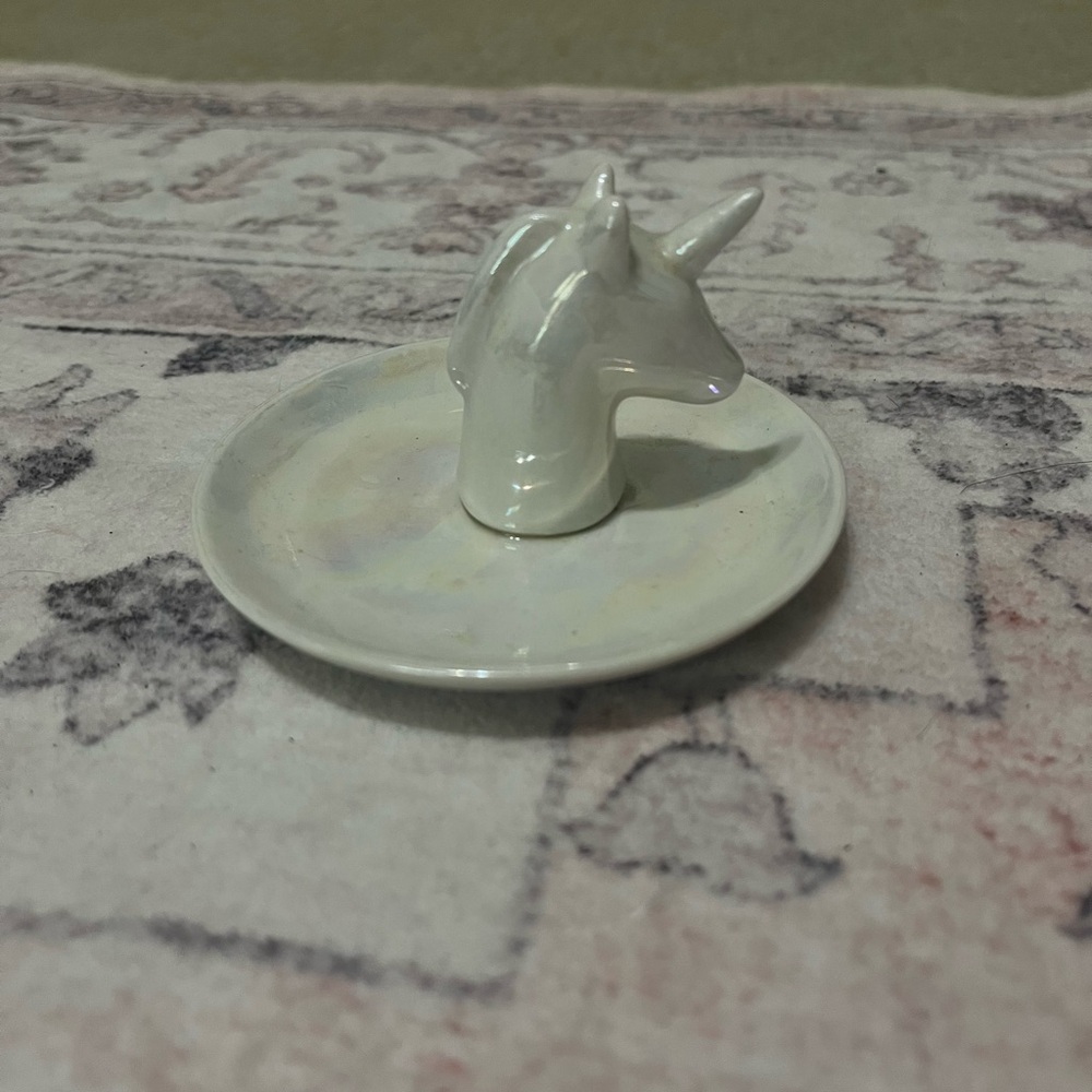 Kohl's White Ceramic Unicorn Art Piece